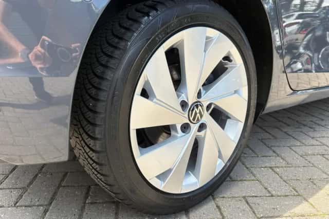 Volkswagen Golf (2021) thumbnail 6