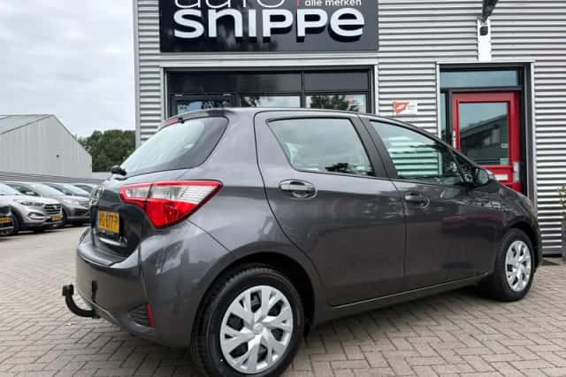 Toyota Yaris (2017) thumbnail 4