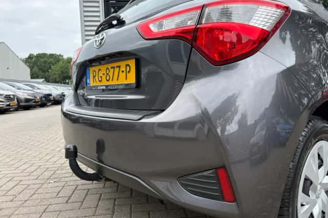 Toyota Yaris (2017) thumbnail 5