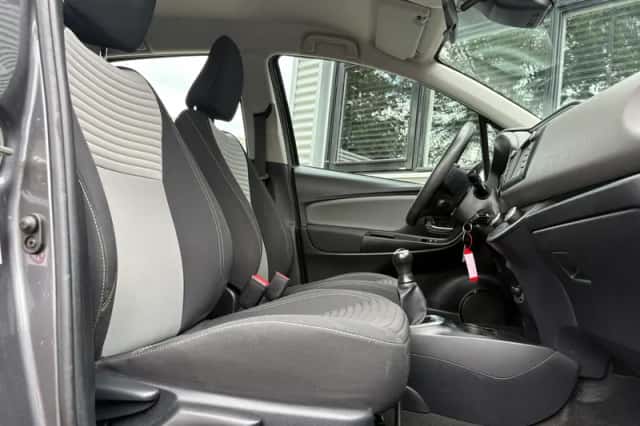 Toyota Yaris (2017) thumbnail 6