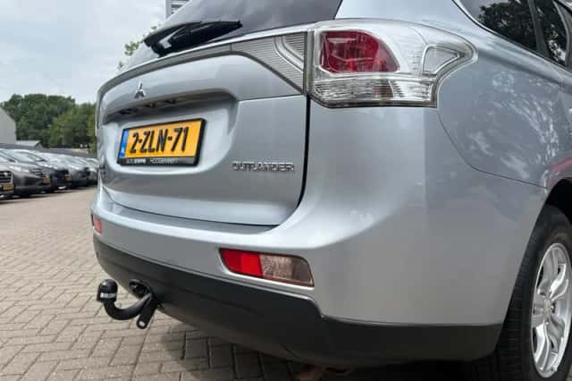 Mitsubishi Outlander (2015) thumbnail 5