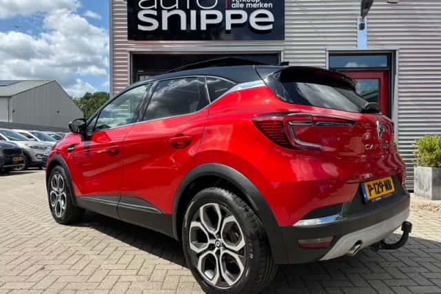Renault Captur (2022) thumbnail 3