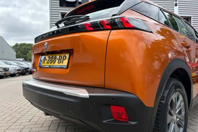 Peugeot e-2008 (2022) thumbnail 5