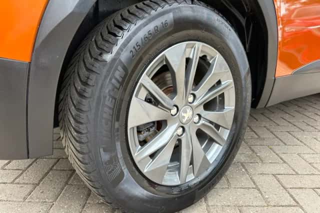 Peugeot e-2008 (2022) thumbnail 6