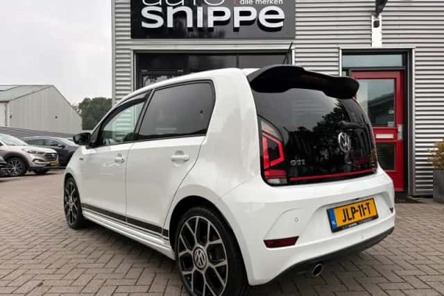 Volkswagen Up! (2019) thumbnail 3