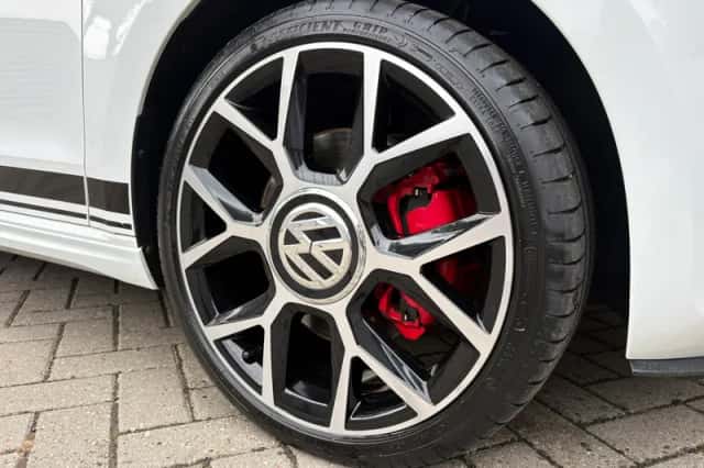 Volkswagen Up! (2019) thumbnail 6