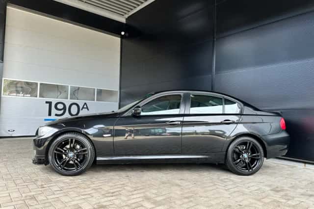 BMW 3-Serie (2011) thumbnail 6