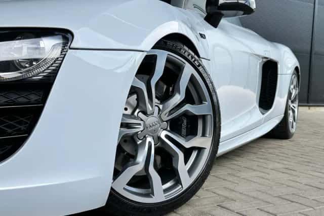 Audi R8 (2010) thumbnail 2