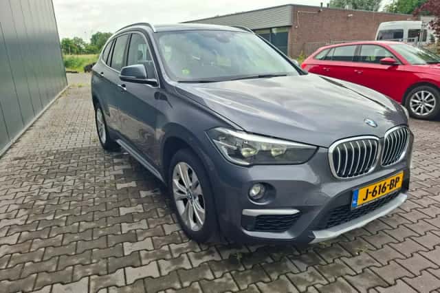 BMW X1 (2016) thumbnail 2