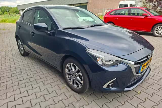 Mazda 2 (2017) thumbnail 2