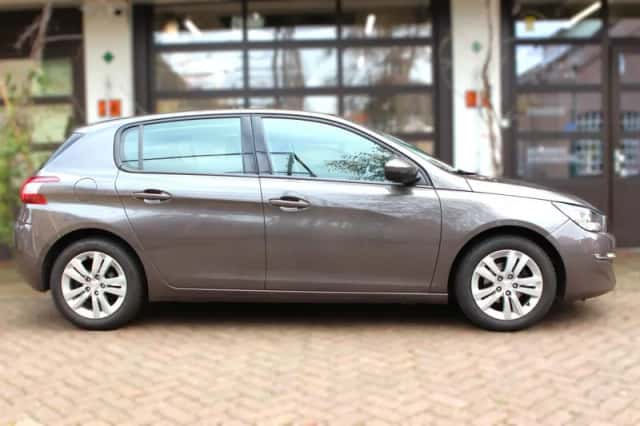 Peugeot 308 (2015) thumbnail 3