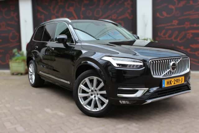 Volvo XC90 (2015) thumbnail 2