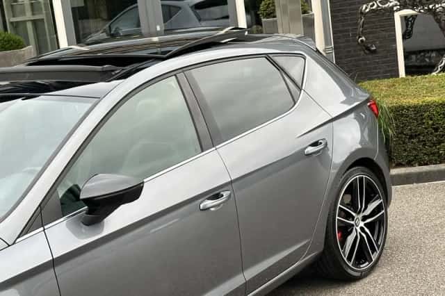 Volkswagen Golf (2015) thumbnail 3