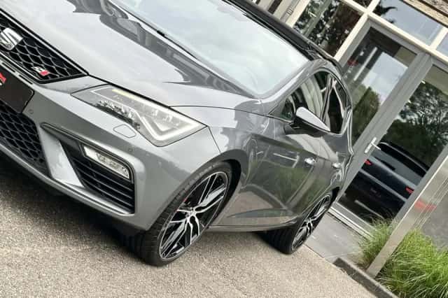 Volkswagen Golf (2015) thumbnail 5