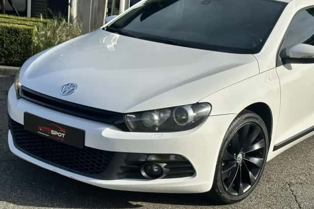 Volkswagen Scirocco (2009) thumbnail 2