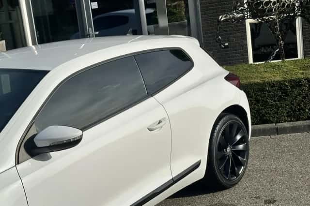 Volkswagen Scirocco (2009) thumbnail 3