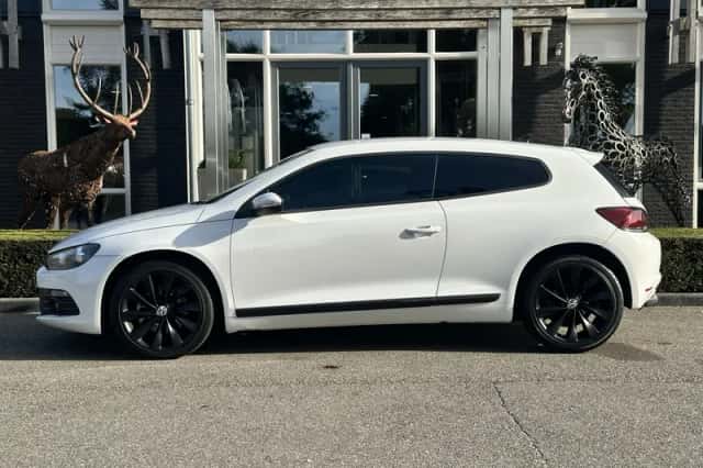 Volkswagen Scirocco (2009) thumbnail 4