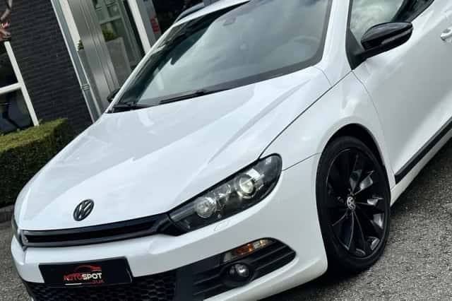 Volkswagen Scirocco (2009) thumbnail 2