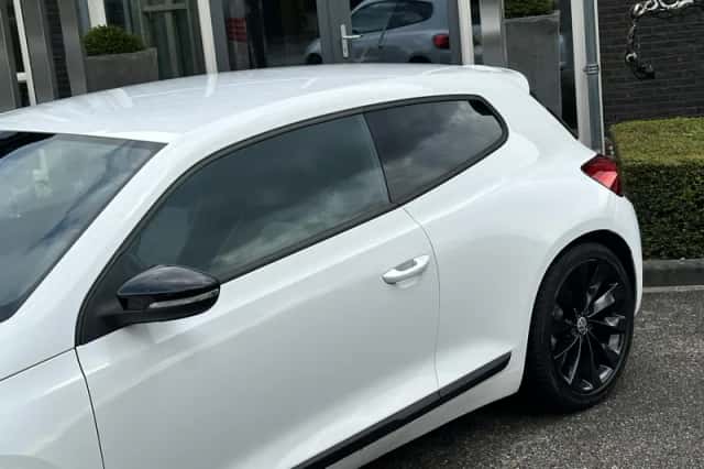 Volkswagen Scirocco (2009) thumbnail 3