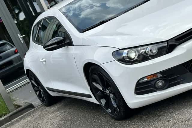 Volkswagen Scirocco (2009) thumbnail 5
