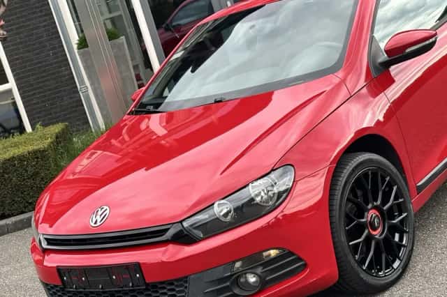 Volkswagen Scirocco (2009) thumbnail 2