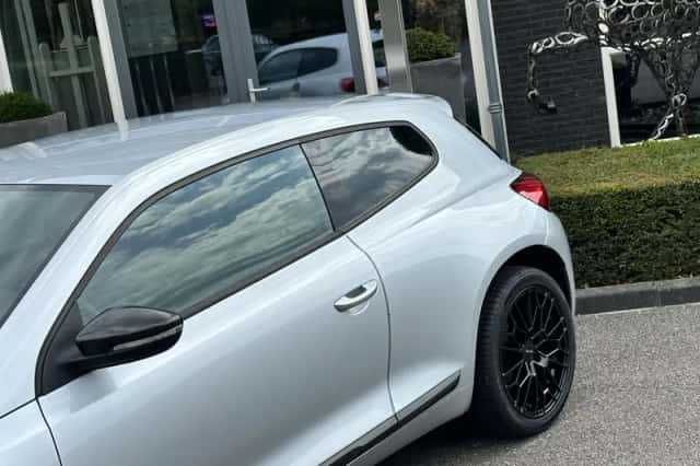 Volkswagen Scirocco (2009) thumbnail 3