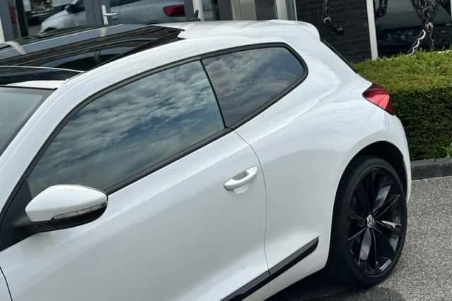 Volkswagen Scirocco (2009) thumbnail 3