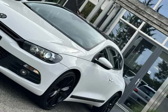 Volkswagen Scirocco (2009) thumbnail 5