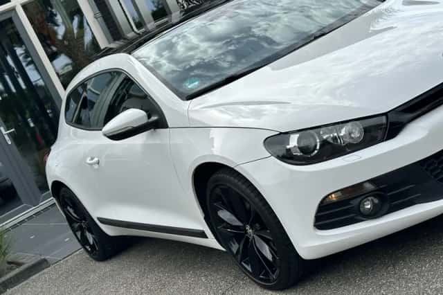 Volkswagen Scirocco (2009) thumbnail 6