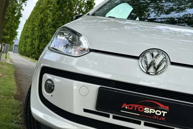 Volkswagen Up! (2014) thumbnail 3