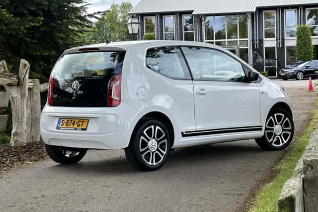 Volkswagen Up! (2014) thumbnail 4