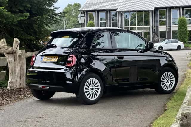 Fiat 500 (2022) thumbnail 5