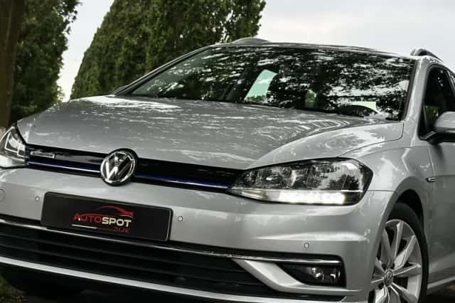 Volkswagen Golf (2018) thumbnail 2