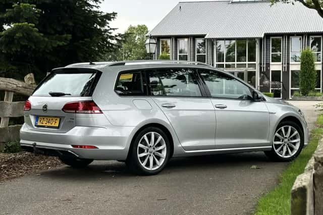 Volkswagen Golf (2018) thumbnail 4