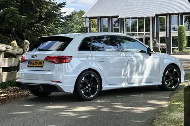 Audi A3 (2018) thumbnail 4