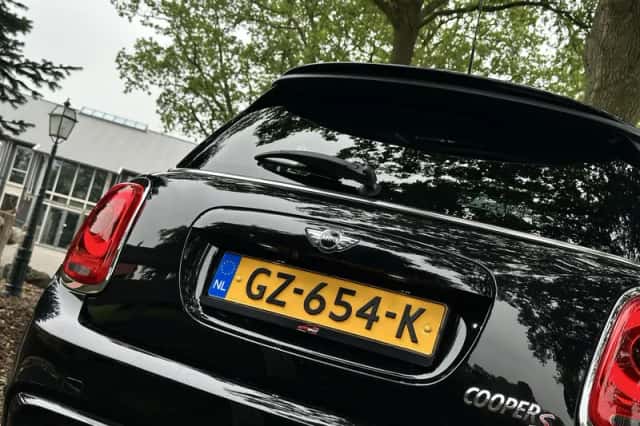 MINI Cooper S (2015) thumbnail 5