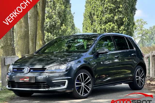 Volkswagen Golf (2015) thumbnail 1