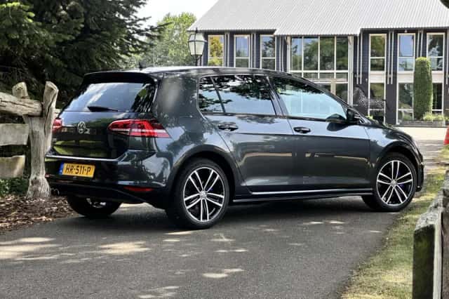 Volkswagen Golf (2015) thumbnail 4