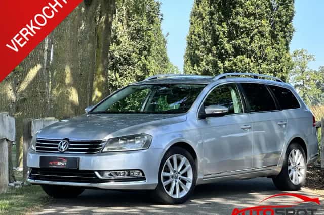 Volkswagen Passat (2011) thumbnail 1