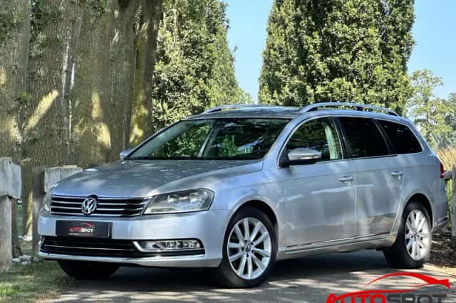 Volkswagen Passat (2011) thumbnail 1