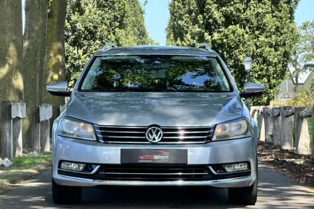 Volkswagen Passat (2011) thumbnail 5
