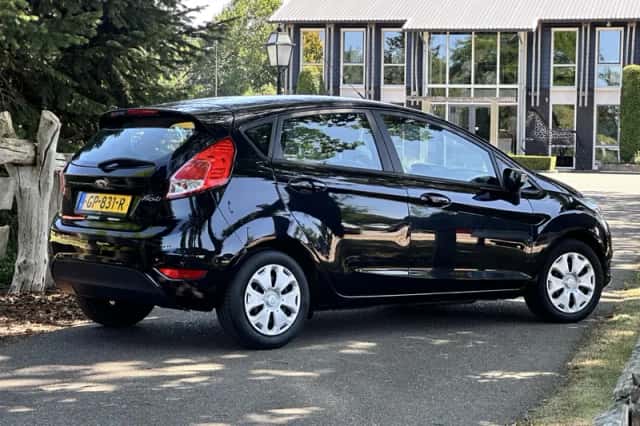 Ford Fiesta (2015) thumbnail 4