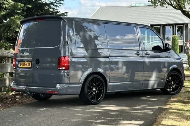 Volkswagen Transporter (2021) thumbnail 4