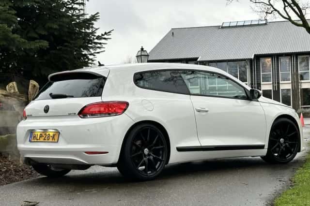 Volkswagen Scirocco (2009) thumbnail 4