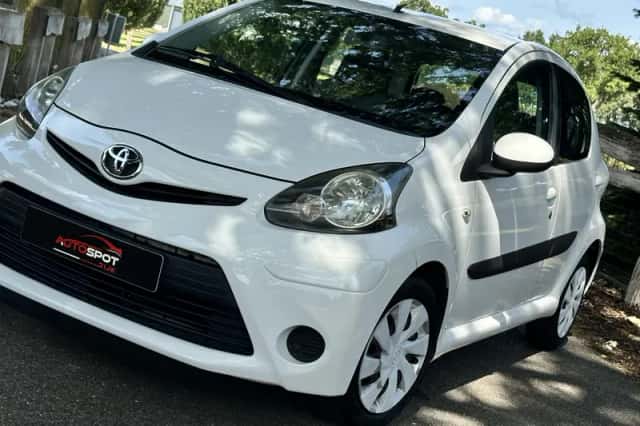 Toyota Aygo (2012) thumbnail 2