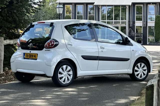 Toyota Aygo (2012) thumbnail 4