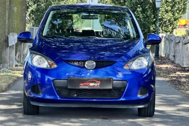 Mazda 2 (2009) thumbnail 5