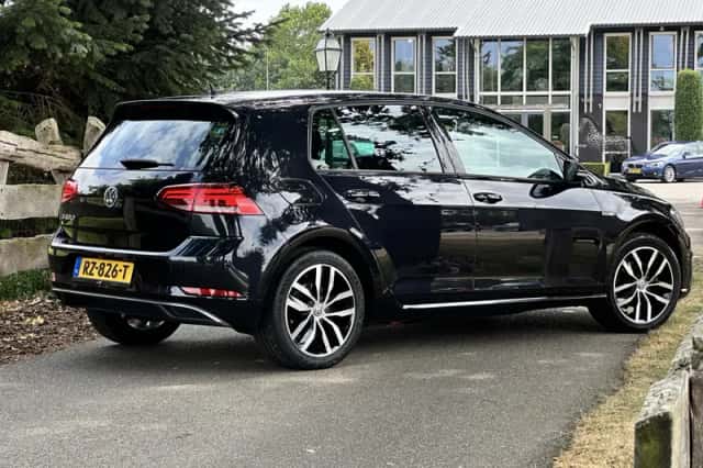 Volkswagen E-Golf (2018) thumbnail 4
