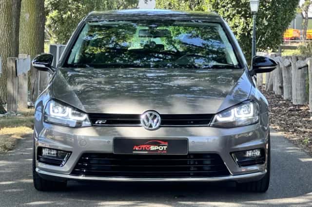 Volkswagen Golf (2015) thumbnail 5