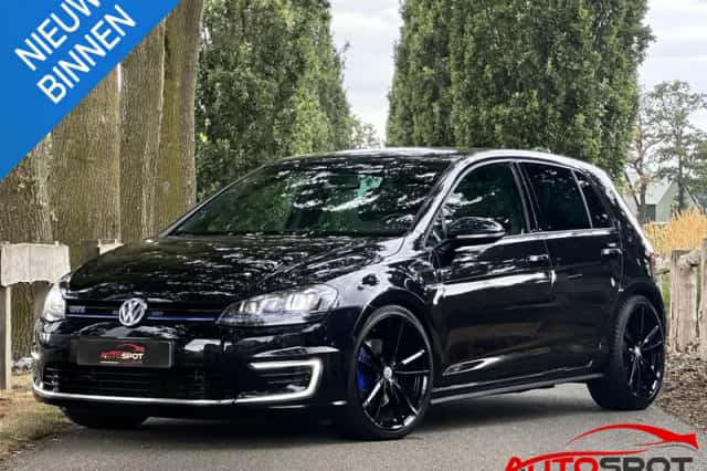 Volkswagen Golf (2015) thumbnail 1